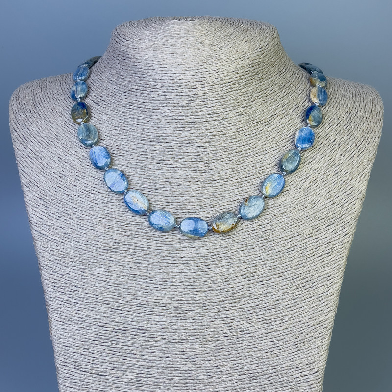 Collar de cianita ovalada 12×9 mm, 45 cm aprox. con cierre