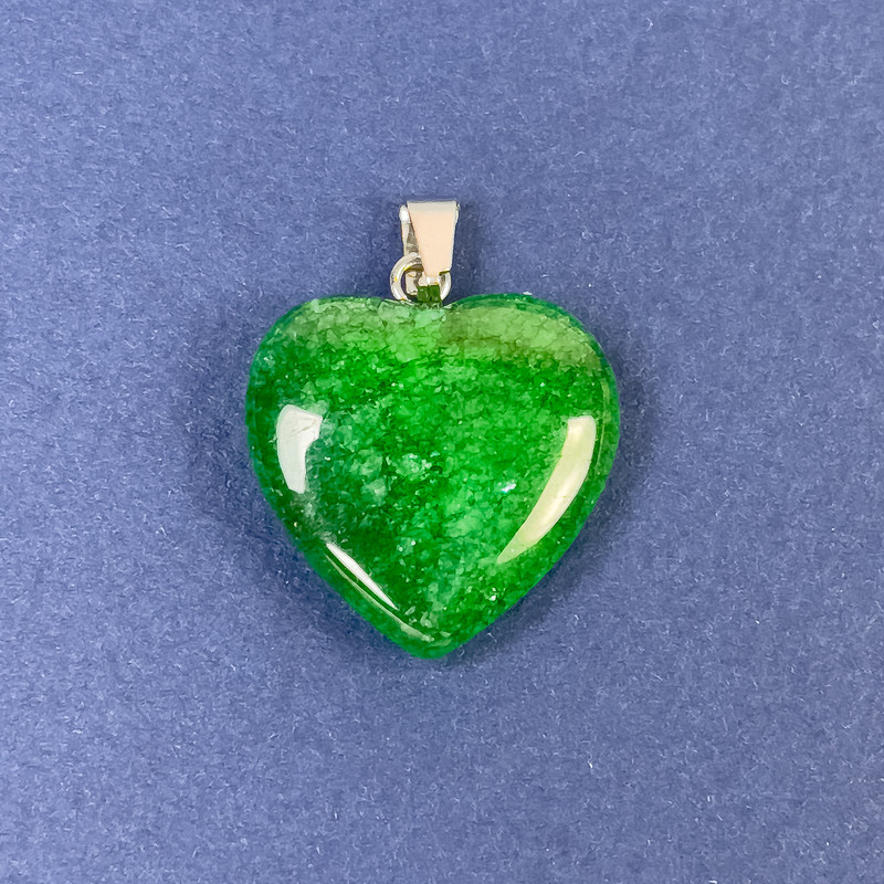 Colgante Corazón de crisoprasa teñida 20×20×6×30 mm+