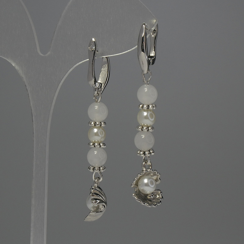 Pendientes de cuarzo blanco con bola de 6 mm ± y perla artificial de 6 mm ±, longitud 56 mm ±