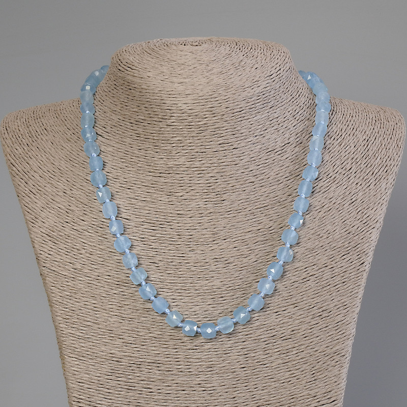 Collar de aguamarina facetada en cubos 7x7 mm, longitud 50 cm, con cierre