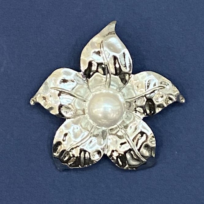 Broche-colgante Flor Perla de metal plateado 45 mm+