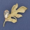 Broche-pendiente hoja con cristal y strass, metal dorado, 67x35 mm+