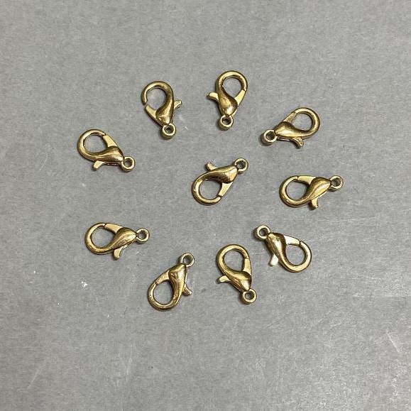 Cierre mosquetón dorado 14×6 mm ±, empaque de 10 piezas