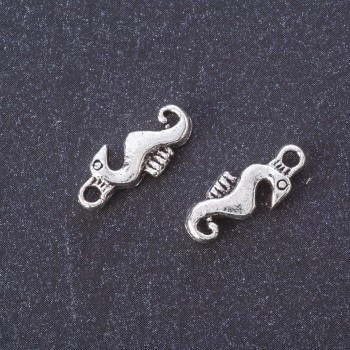 Accesorio Colgante Caballito de mar color plata, longitud 16 mm, presentación 20 g ± 24 piezas