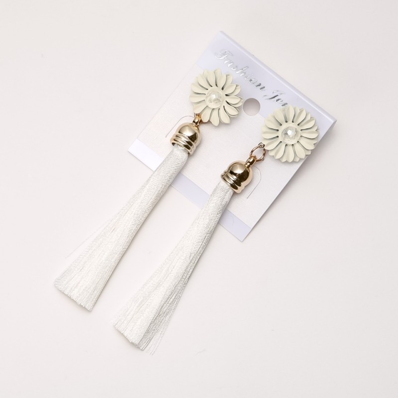 Pendientes de borlas «Crisantemos» blancos, longitud 9 cm