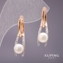 Pendientes Xuping con perlas de Mallorca blancas 28×8 mm baño de oro 18K