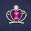 Rebaja: Broche corona con cuentas y cristales, metal plateado 38×41 mm