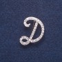 Broche con la inicial D en color plateado, 3×2 cm