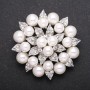 Broche de perla Flor color blanco plateado 55 mm