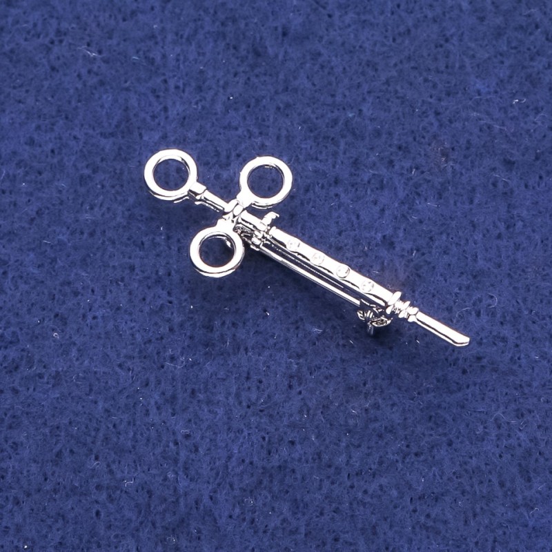 Broche en forma de jeringa con strass, metal plateado, 17×45 mm