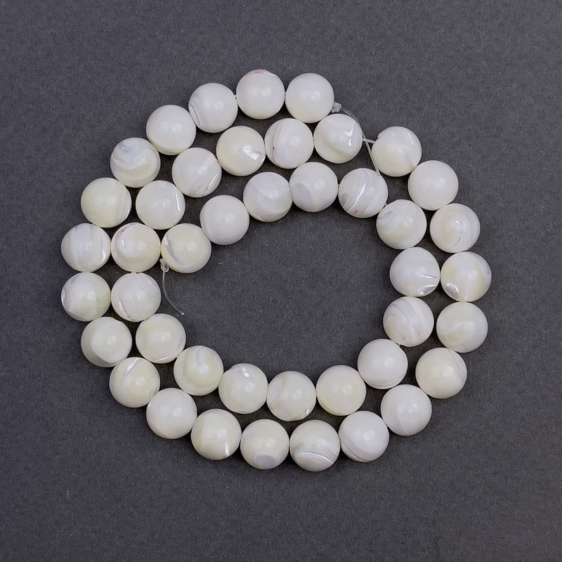 Cuentas de nácar, bolas lisas, diámetro 9 mm ±, longitud 39 cm ± en hilo