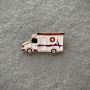 Broche 'Urgencia' esmalte blanco, metal dorado 18×32 mm+
